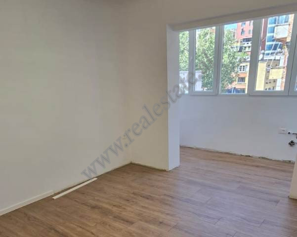 Apartament 2+1 ne shitje ne rrugen e Kavajes prane Kryqezimit te 21 Dhjetorit.
Ndodhet ne katin e 4 Apartament 2+1 ne shitje ne rrugen e Kavajes prane Kryqezimit te 21 Dhjetorit.
Ndodhet ne katin e 4